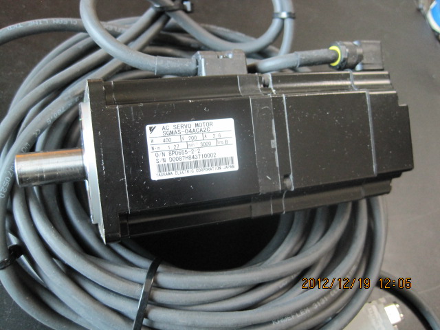 SERVO MOTOR SGMAS-04ACA2C YASKAWA