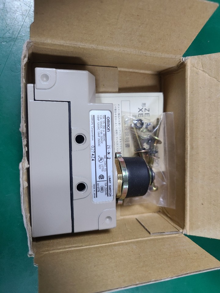 (A급) OMRON LIMIT SWITCH ZE-N-2 옴론 리미트 스위치