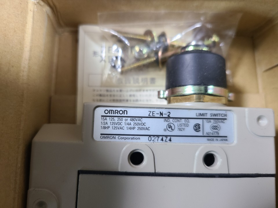 (A급) OMRON LIMIT SWITCH ZE-N-2 옴론 리미트 스위치