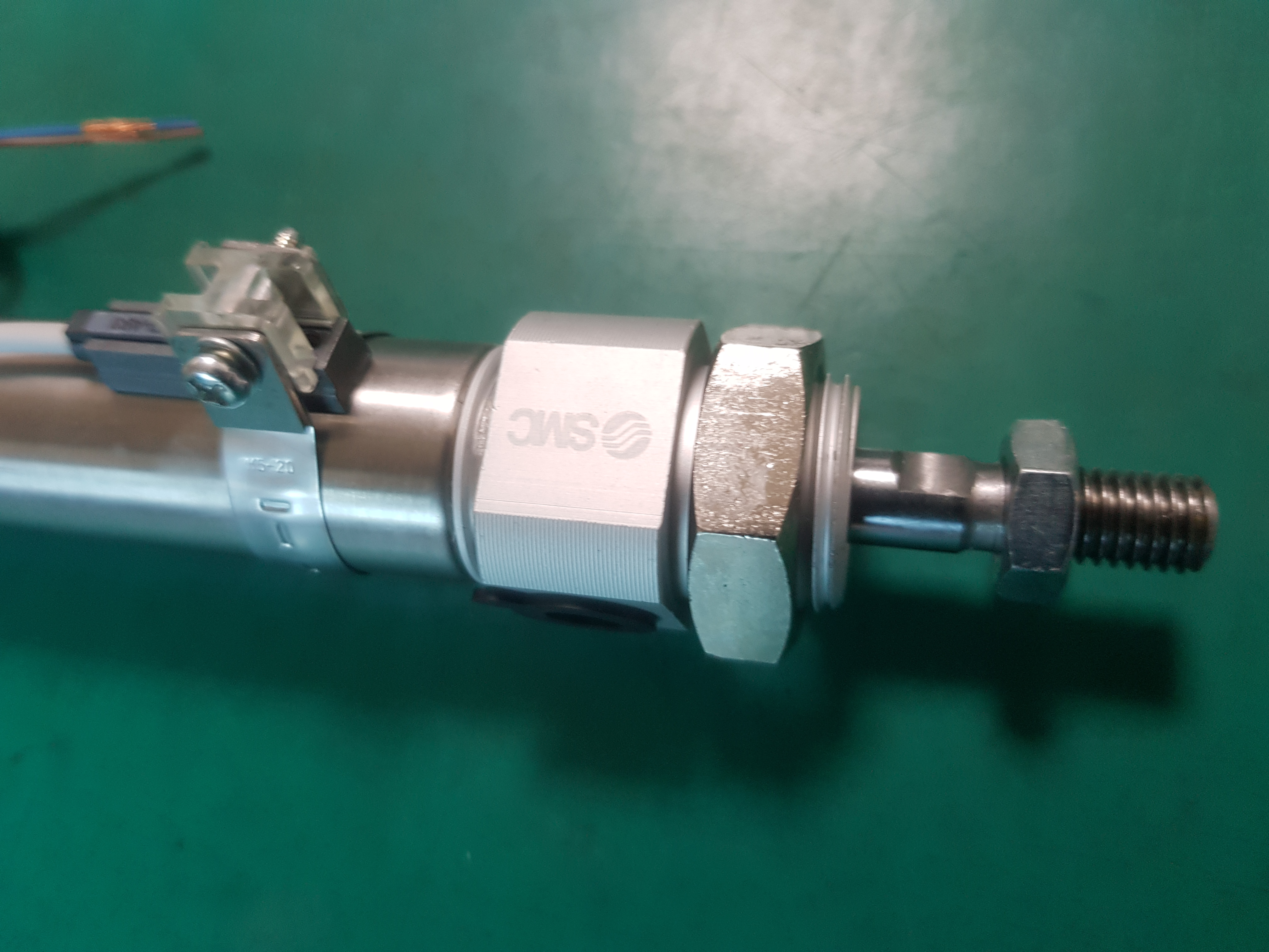 AIR CYLINDER CDM2B20-700-CJT(A급 미사용품)