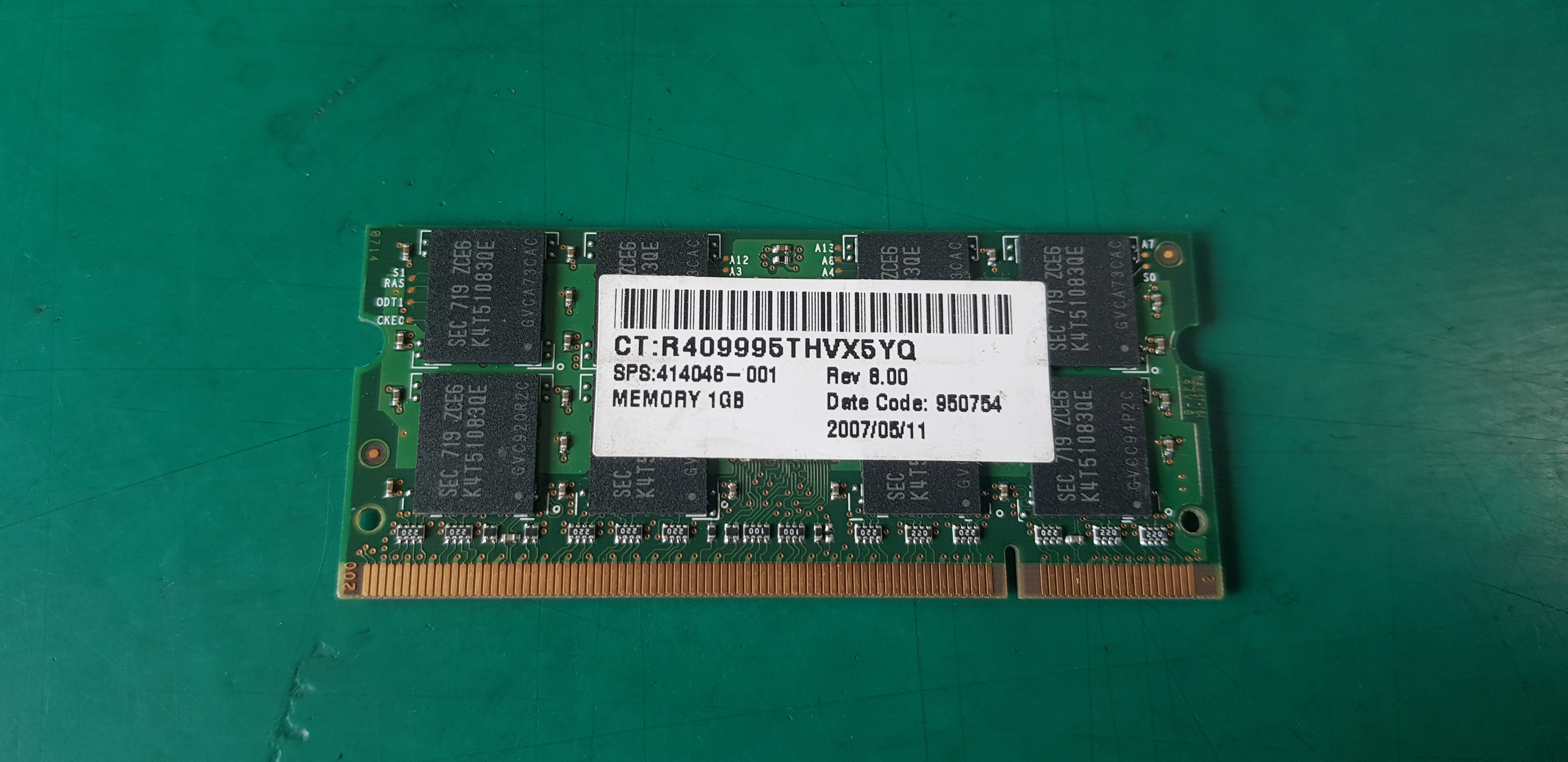 MEMORY CARD 1GB 2RX8 PC2-5300S-555-12-E3 (중고)