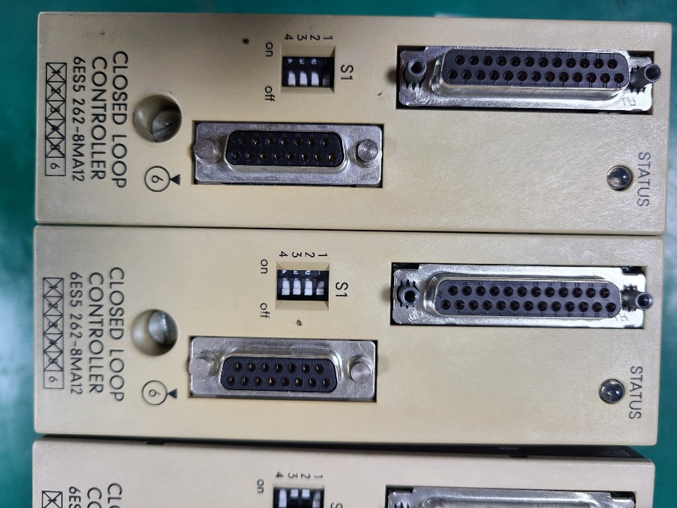 PLC SIEMENS CLOSED LOOP CONTROLLER 6ES5 262 8MA12 (중고)