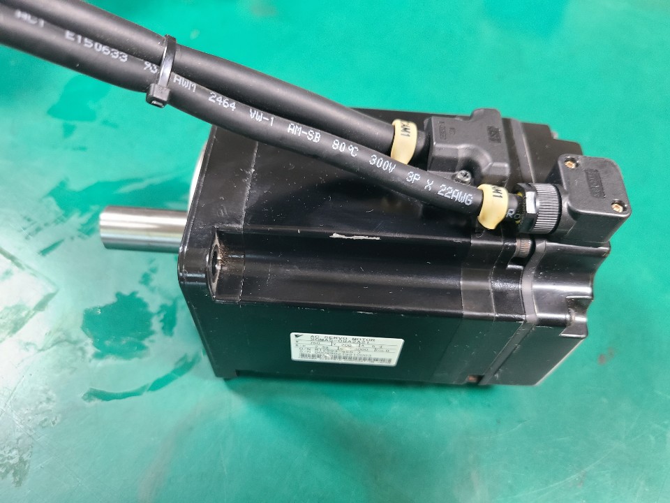 AC SERVO MOTOR SGMAS-08A2A21 (중고) 야스까와 서보모타