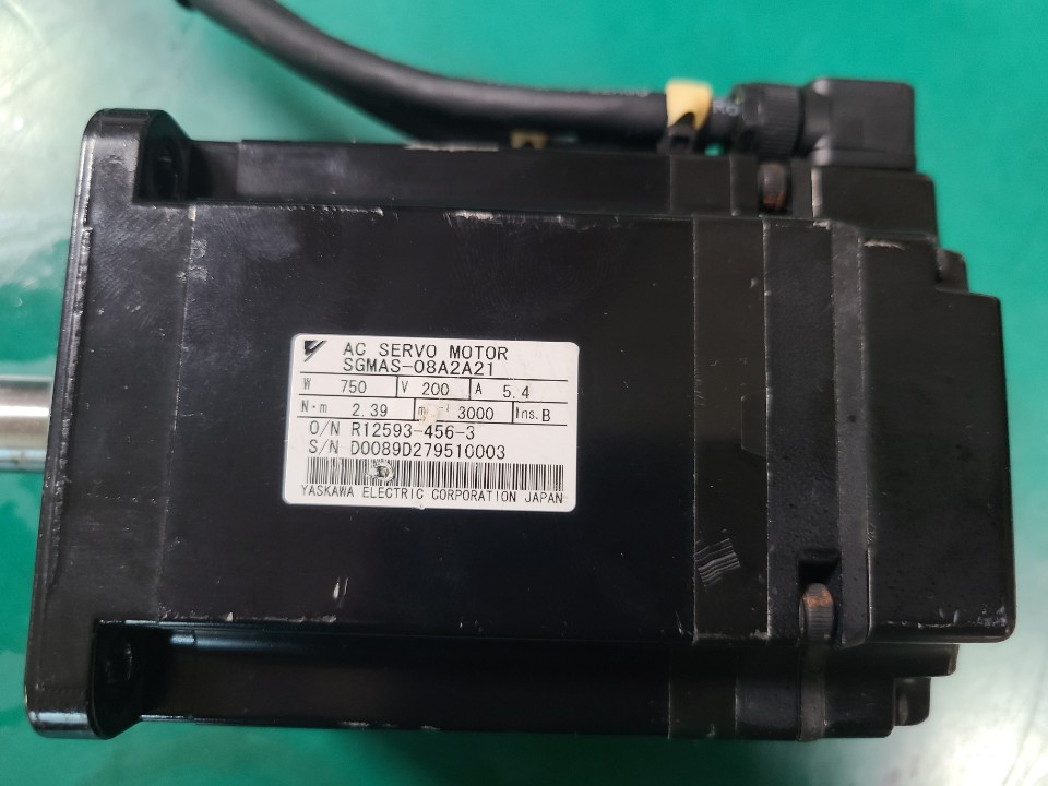 AC SERVO MOTOR SGMAS-08A2A21 (중고) 야스까와 서보모타