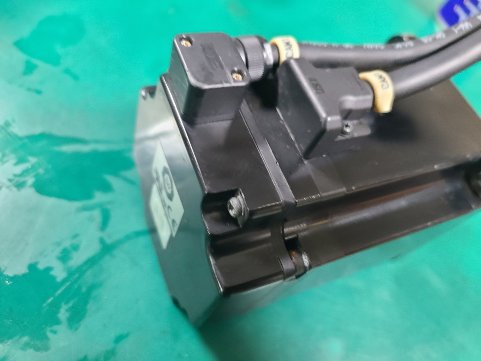 AC SERVO MOTOR SGMAS-08A2A21 (중고) 야스까와 서보모타