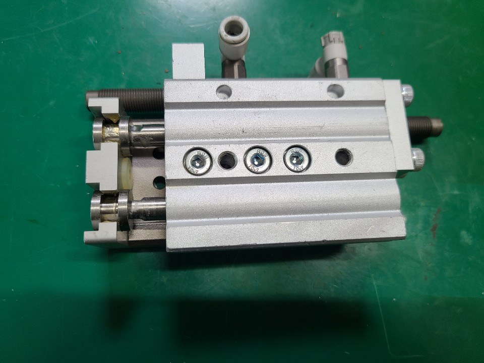 SMC SLIDE TABLE CYLINDER MXQ16L-20B (중고) 슬라이드 테이블 실린더