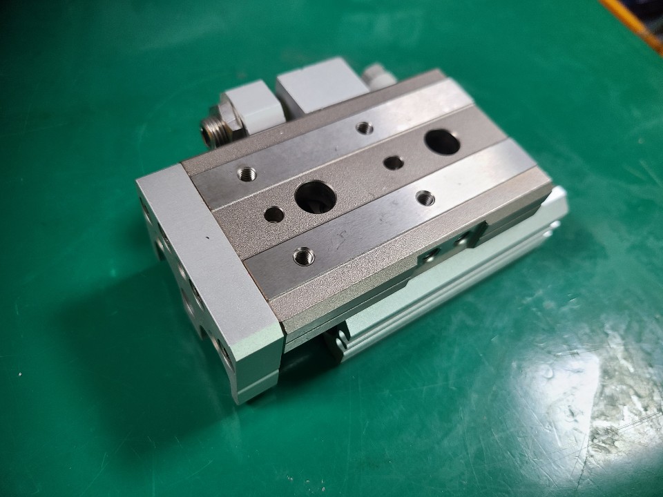 SMC SLIDE TABLE CYLINDER 25A-MXQ20-20AS (중고) 슬라이드 테이블 실린더