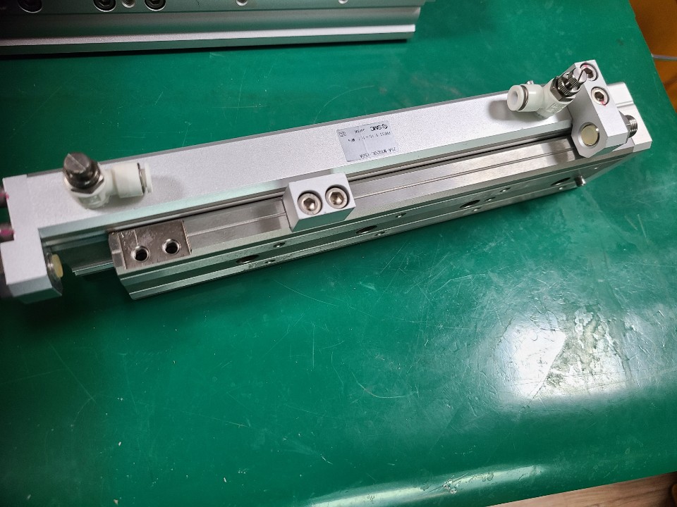 SMC SLIDE TABLE CYLINDER 25A-MXQ20L-150A (중고) 슬라이드 테이블 실린더