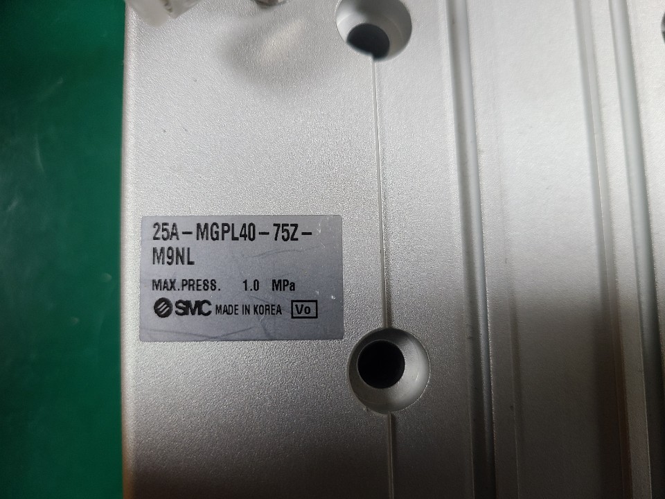 SMC GUIDE CYLINDER 25A-MGPL40-75Z-M9NL (중고) 가이드 실린더