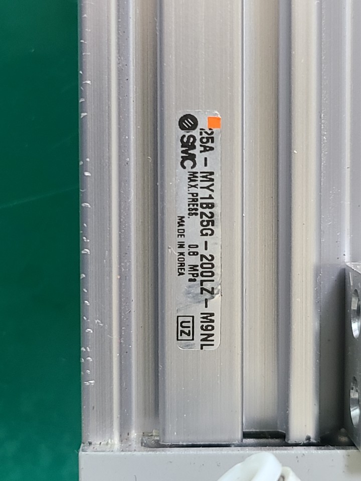 SMC RODLESS CYLINDER 25A-MY1B25G-200LZ-M9NL (중고) 로드레스 실린더