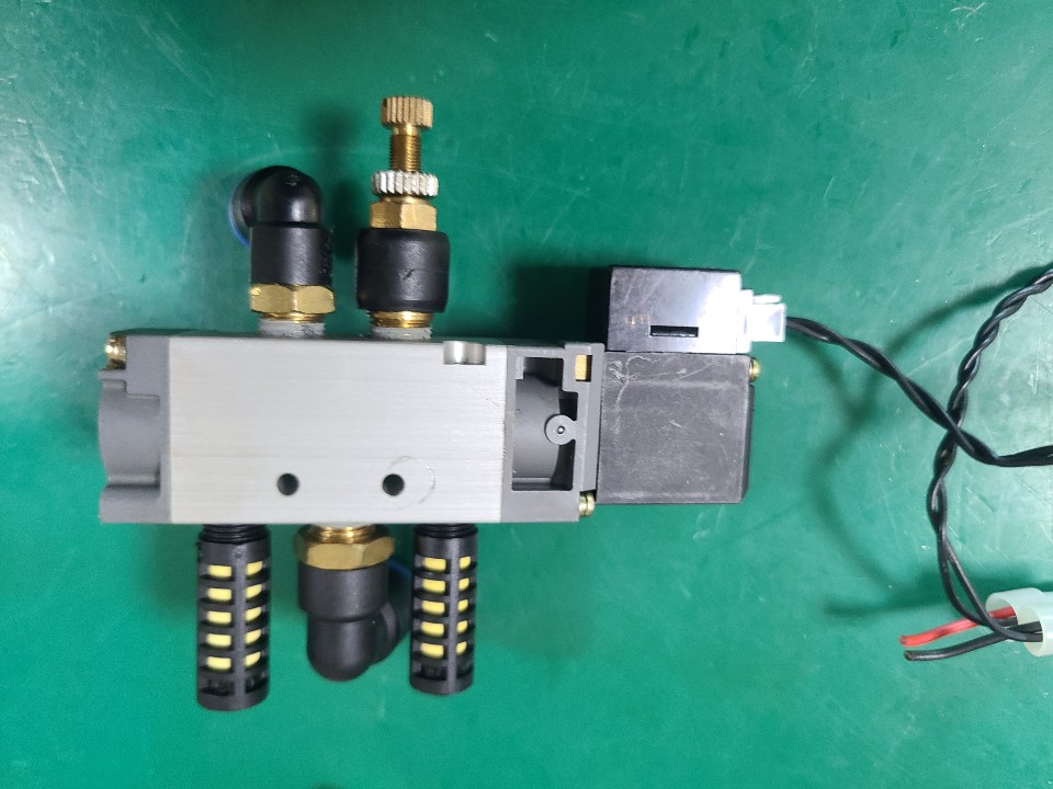 NOK SOLENOID VALVE TZ6511T-S3-KN (중고) 솔레노이드 밸브