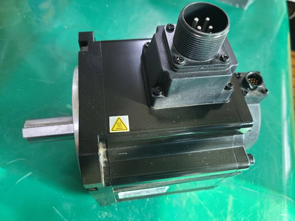 NIDEC AC SERVO MOTOR MM152N2LN07 (중고) 니덱 샨쿄 서보모타