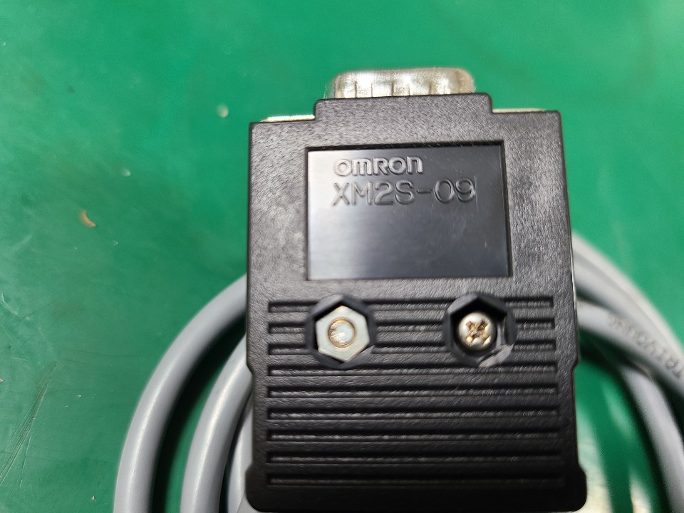 OMRON TOUCH & PLC I/O CABLE XM2S-09 (중고)