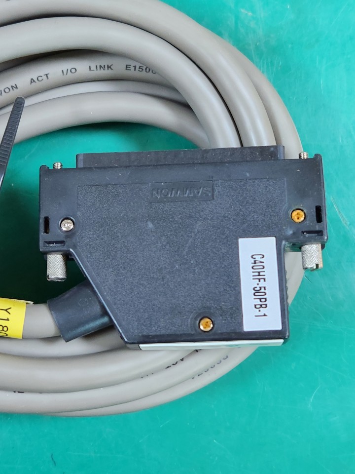 PLC I/O CABLE C40HF-50PB-1 (중고)