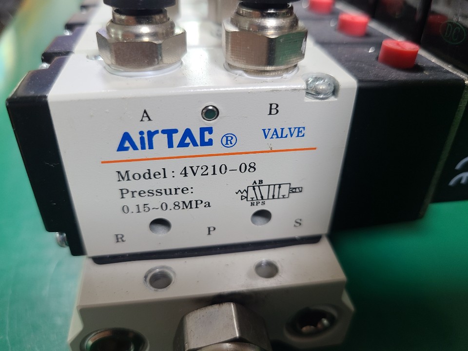 AIRTAC SOLENOIDE VALVE 4V210-08(11EA) (중고) 에어탁 솔밸브