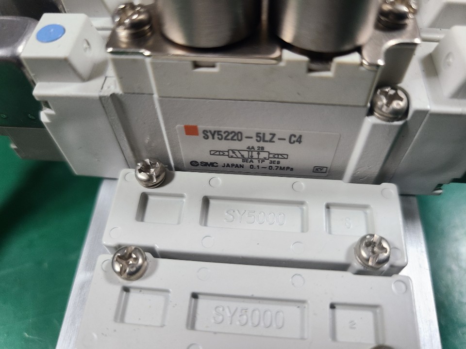 SMC SOLENOID VALVE SY5220-5LZ-C4(5EA) (중고) 솔밸브