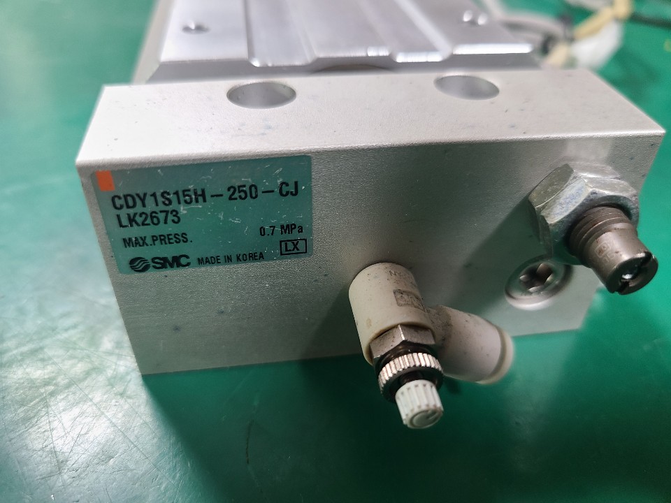 SMC RODLESS CYLINDER CDY1S15H-250-CJLK2673 (중고) 로드레스 실린더