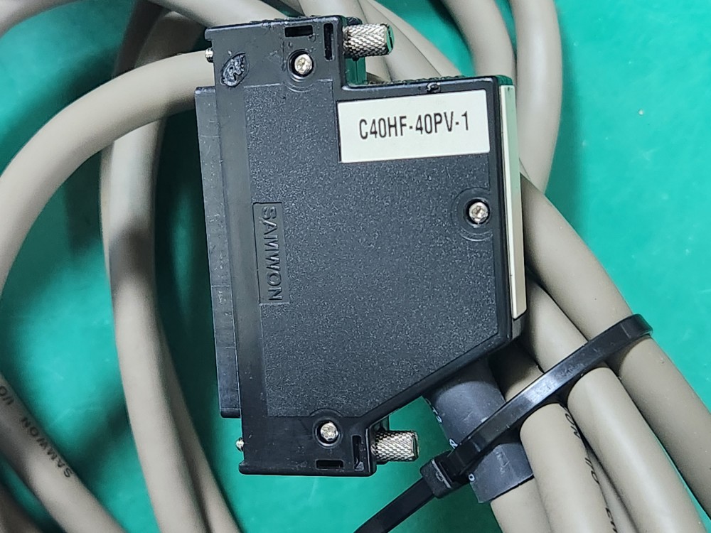 PLC I/O CABLE C40HF-40PV-1 (중고)