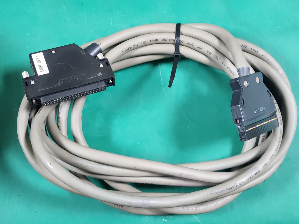 PLC I/O CABLE C40HF-40PH-1 (중고)