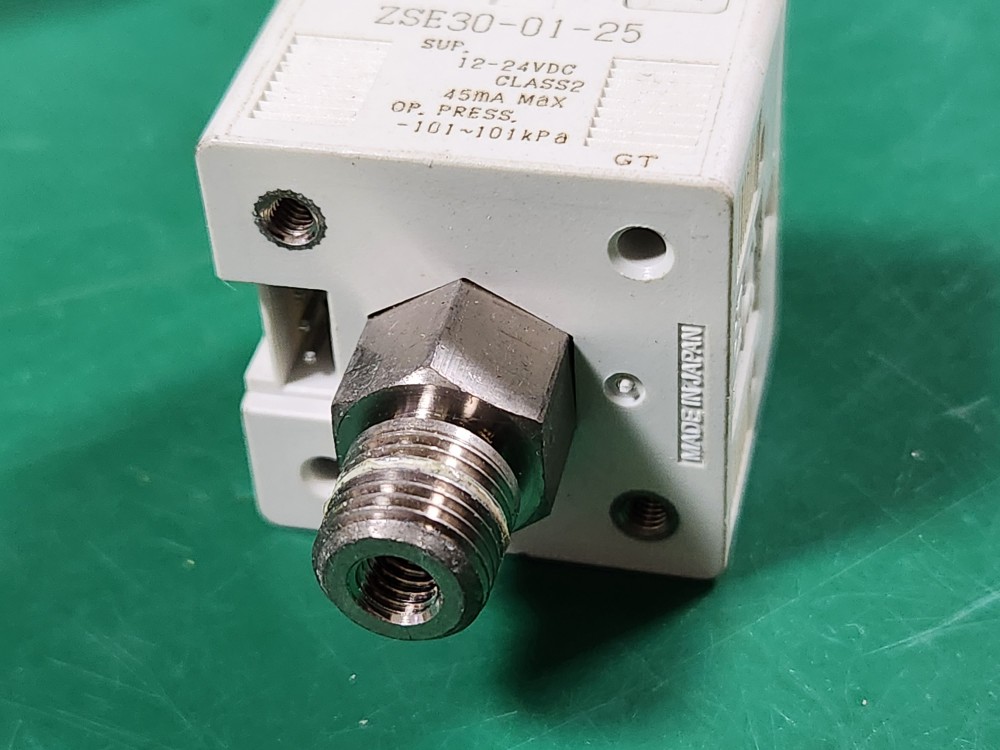 SMC PRESSURE SWITCH ZSE30-01-25 압력 스위치 (중고)