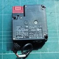 OMRON SAFETY DOOR-LOCK SWITCH D4NL-1CFA-B 오므론 안전 장금 장치 (중고)