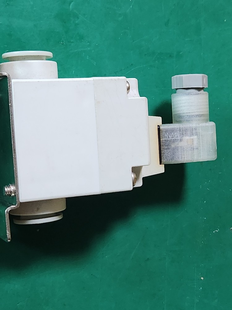 SMC SOLENOID VALVE VQ31A1-5YZ-C12-F 솔벨브 (중고)