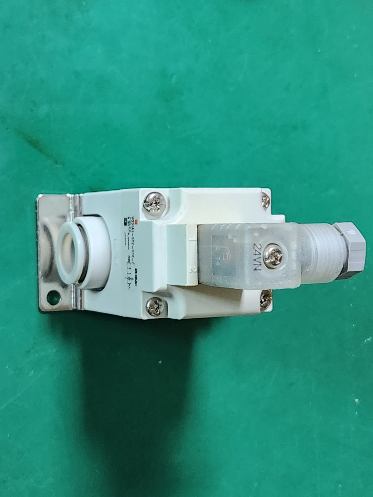 SMC SOLENOID VALVE VQ31A1-5YZ-C12-F 솔벨브 (중고)