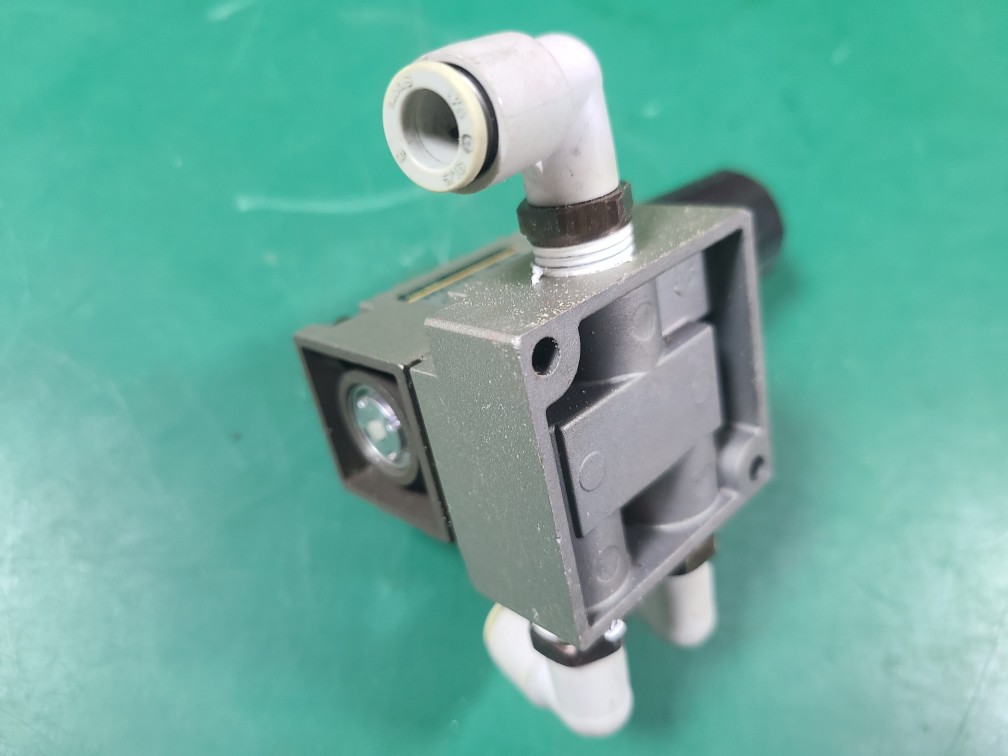 SMC PRECISION REGULATOR VEX1233-02-G (중고) 정밀 레귤레이터