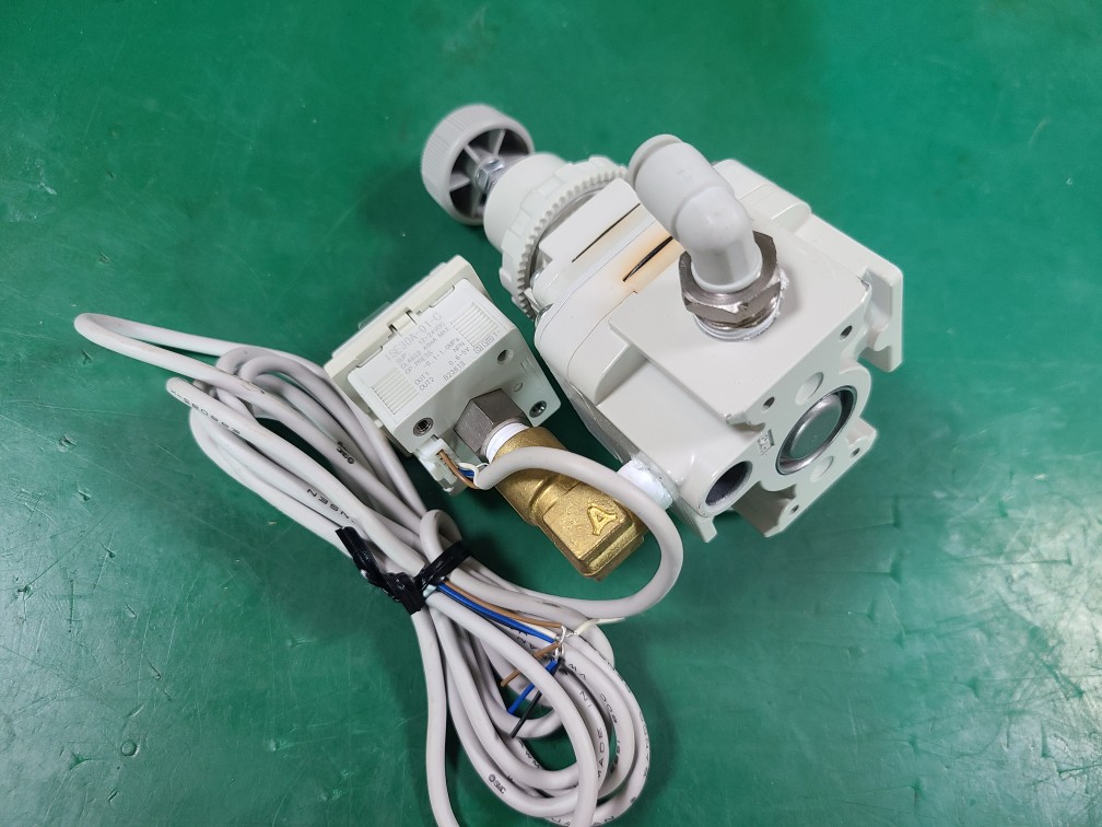 (A급-미사용품) SMC REGULATOR IR2020-02B-A + ISE30A-01-C 정밀 레귤레이터