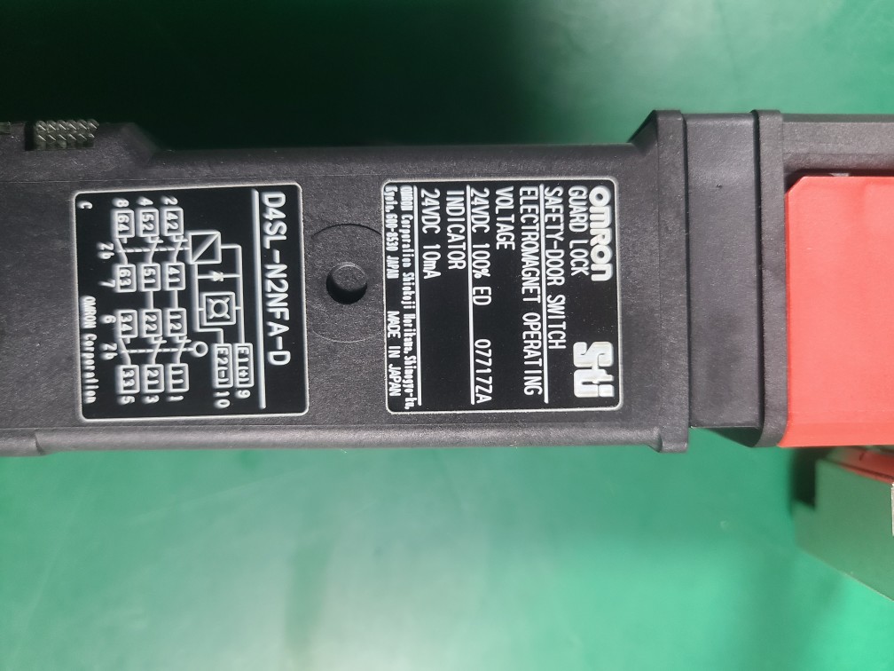 OMRON SAFETY-DOOR SWITCH D4SL-N2NFA-D (중고) 오므론 안전도어 스위치