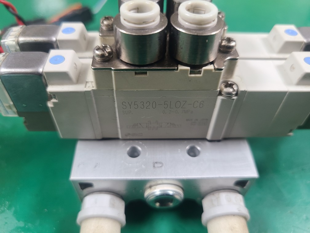 SMC SOLENOID VALVE SY5320-5LOZ-C6+C8(2EA-중고) 솔레노이드 밸브