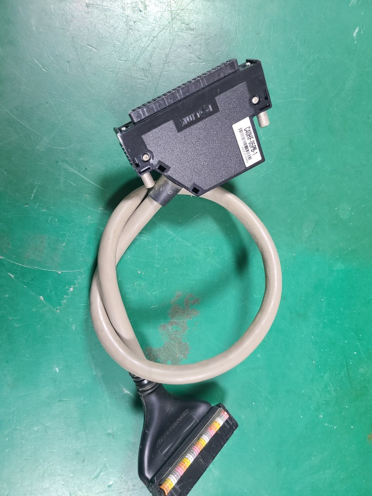 PLC I/O CABLE C40HF-05PB-1 (중고) 피엘씨 아이오 케이블