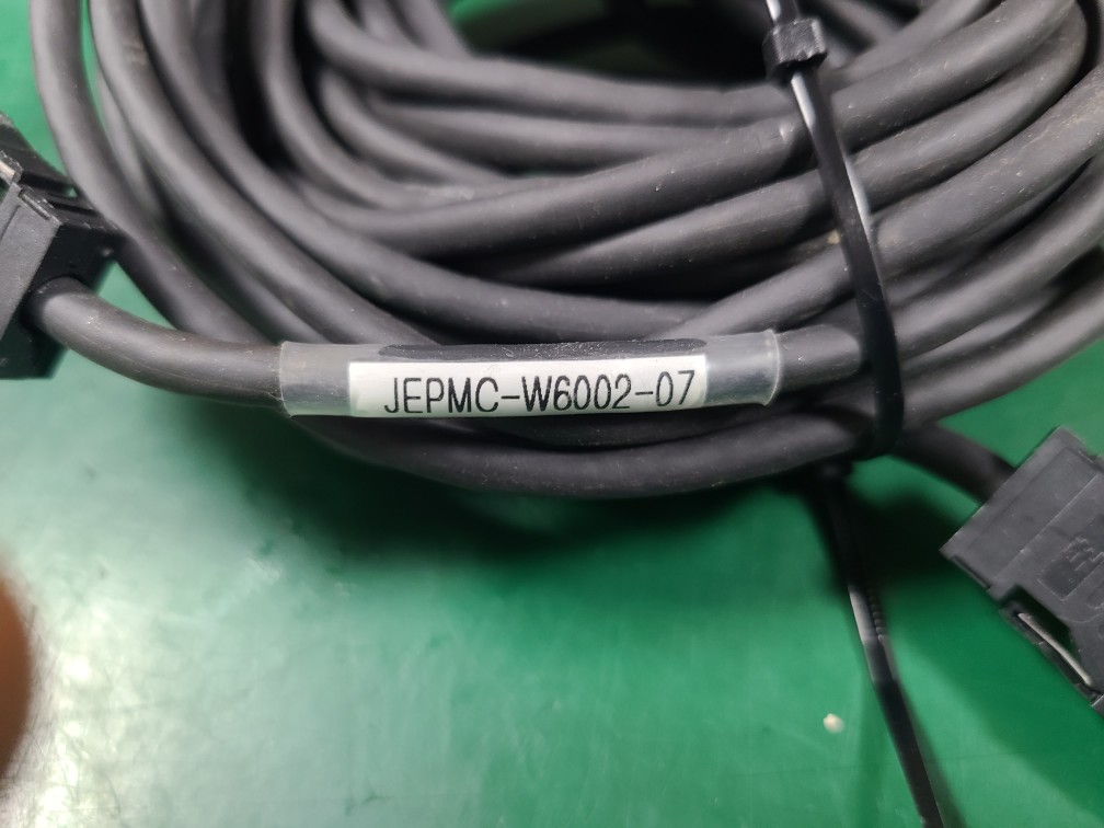 서보팩 통신 케이블 JEPMC-W6002-07 (중고)