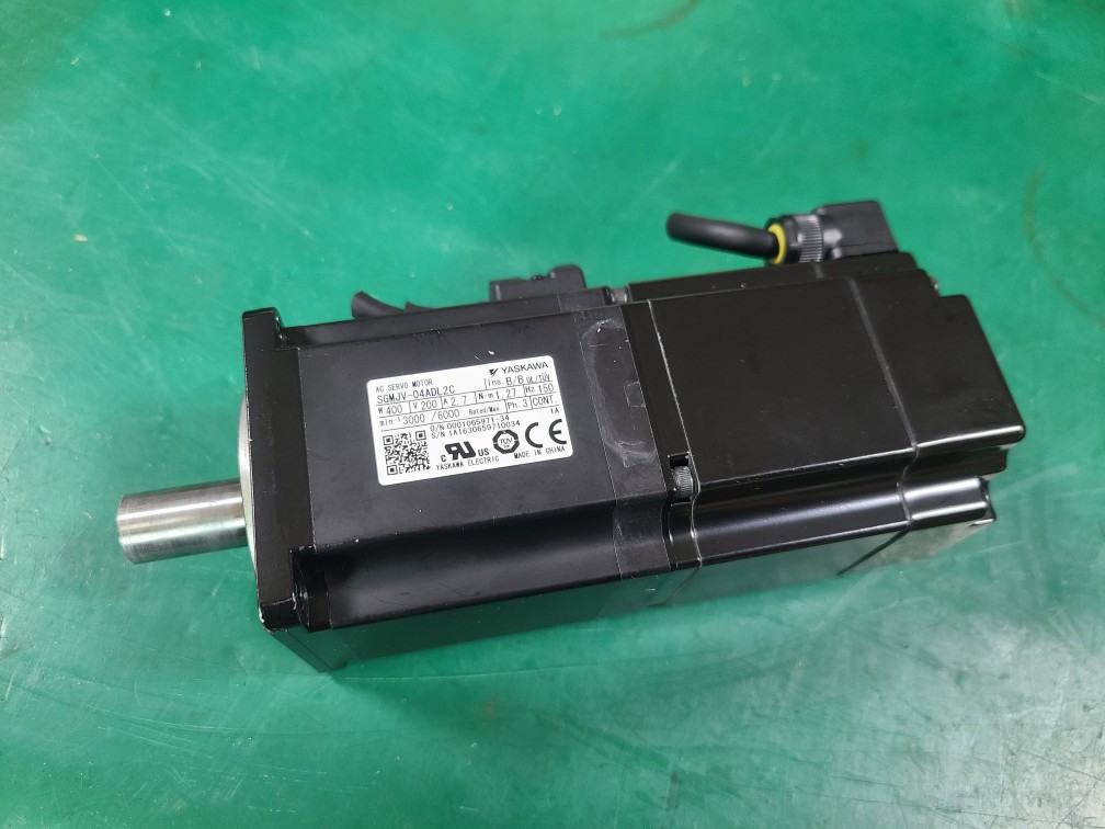 YASKAWA SERVO MOTOR SGMJV-04ADL2C 400W (중고) 야스까와 서보모타