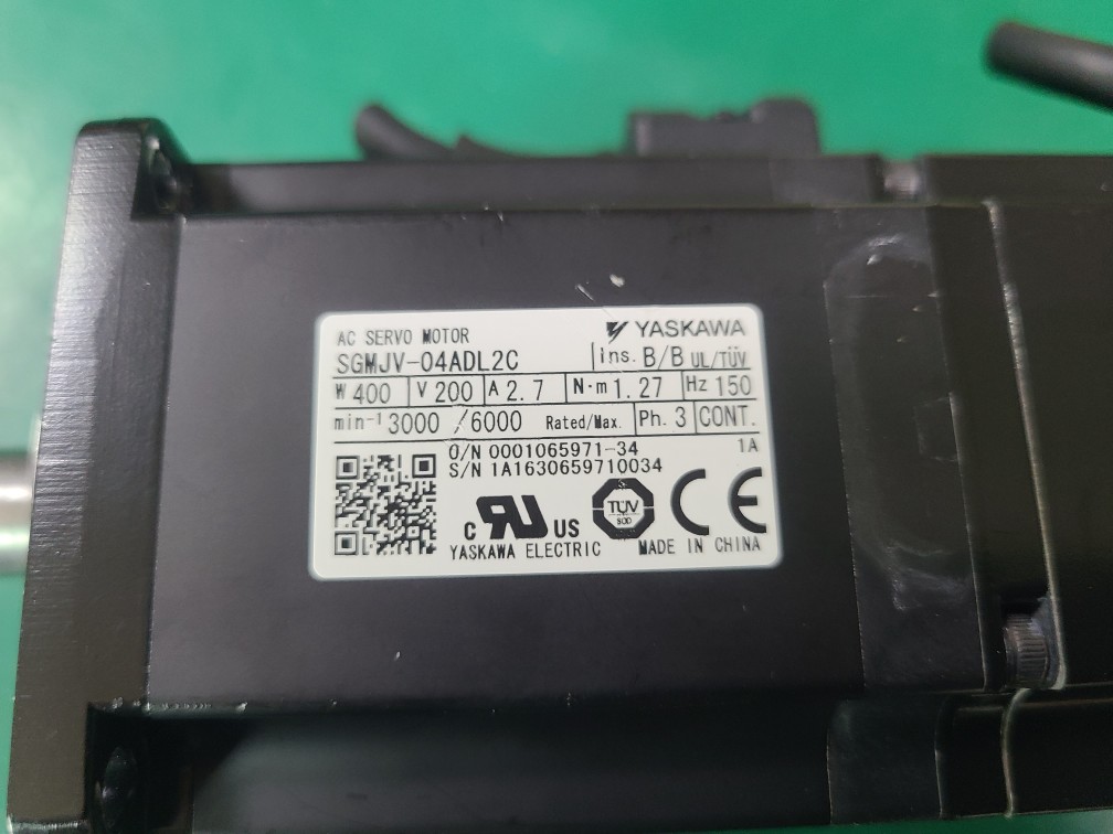 YASKAWA SERVO MOTOR SGMJV-04ADL2C 400W (중고) 야스까와 서보모타