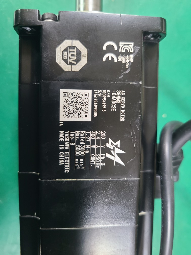 YASKAWA SERVO MOTOR SGMMS-04ADC2E 400W (중고) 야스까와 서보모타