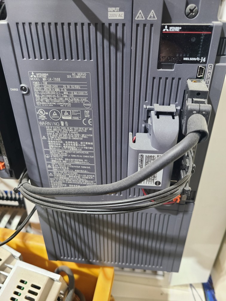 MITSUBISHI SERVO DEIVER MR-J4-700B (중고) 미쓰비씨 서보 드라이브