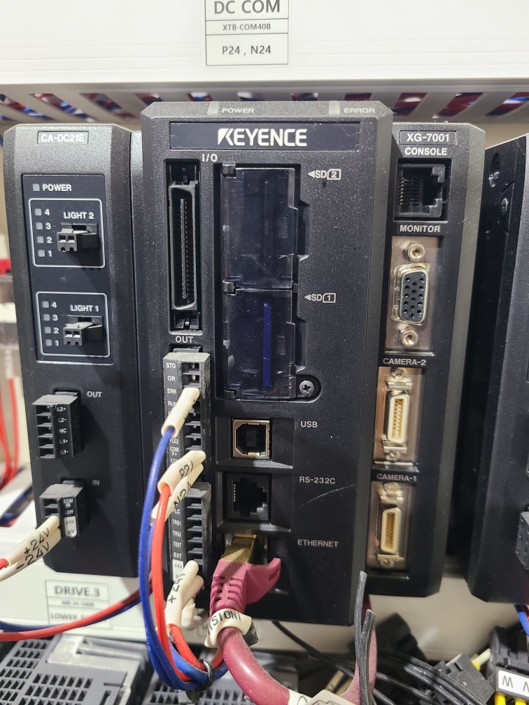 KEYENCE VISION CONTROLLER XG-7001+CA-DC21E (중고)