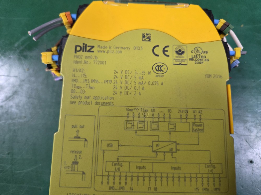 PILZ 안전 릴레이 IDENT NO 772001 (중고)