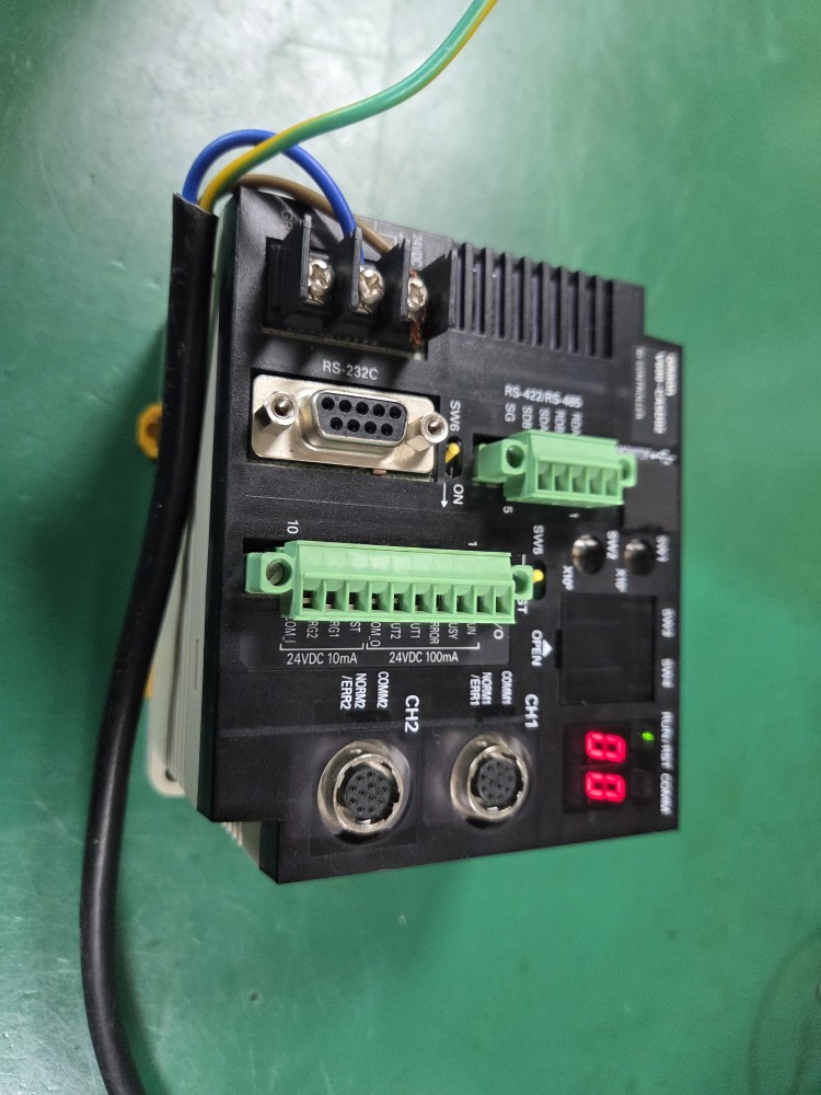OMRON ID CONTROLLER V600-CA5D02 (중고)