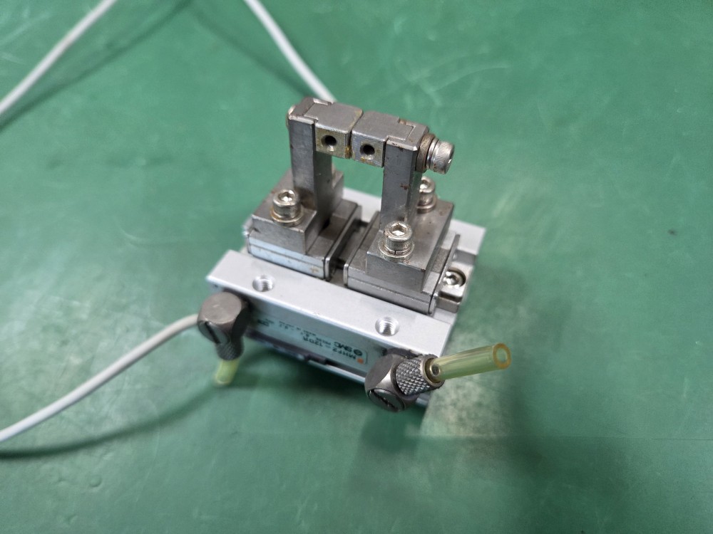SMC GRIPPER CYLINDER MHF2-12DR (중고) 그리퍼 실린더