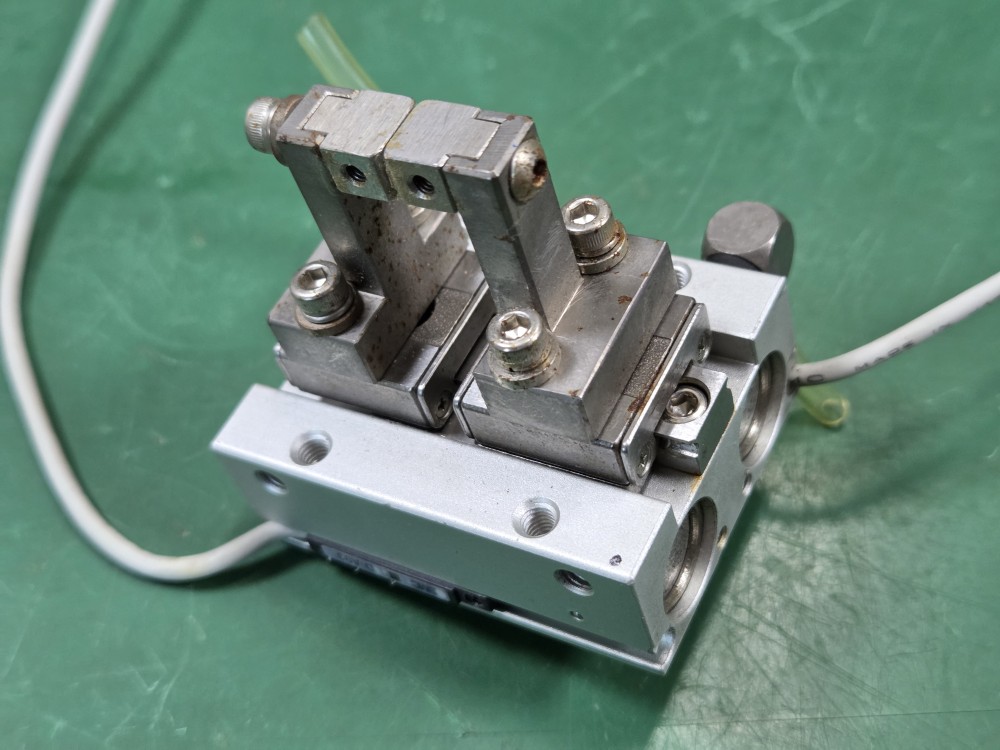 SMC GRIPPER CYLINDER MHF2-12DR (중고) 그리퍼 실린더