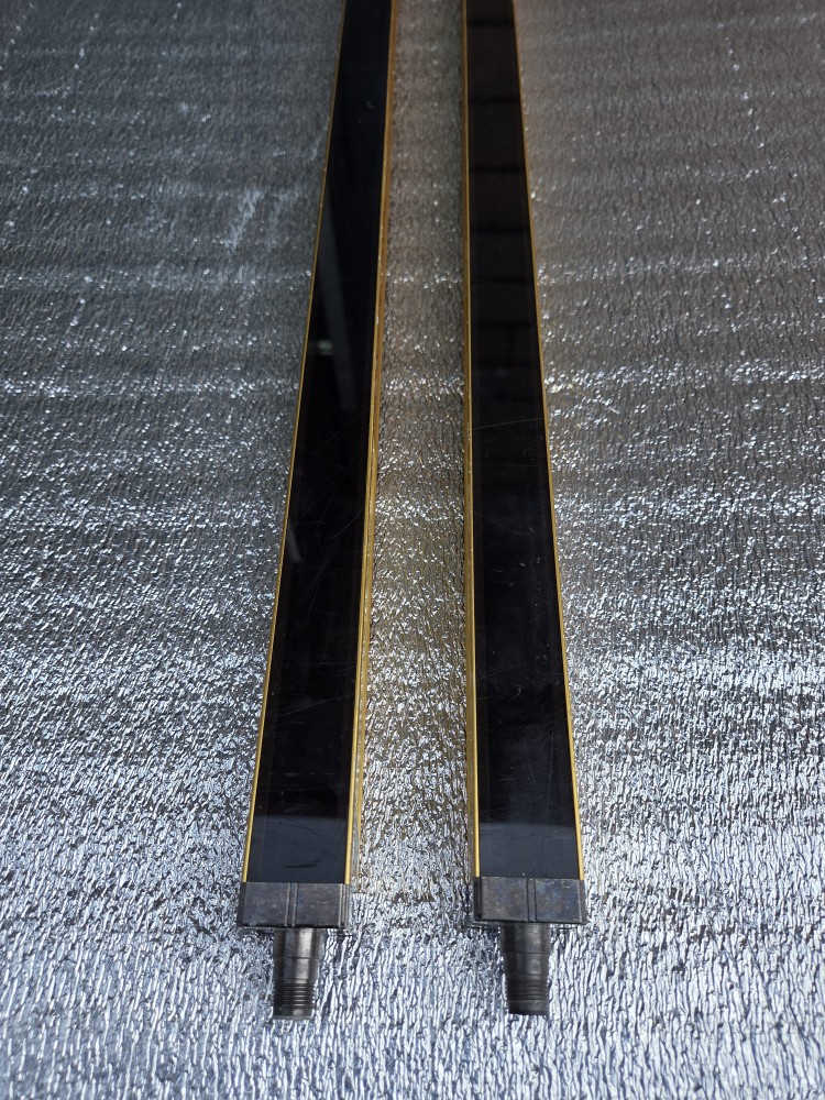 OMRON AREA SENSOR F3SN-A0982P25-D (중고) 오므론 에이어센서