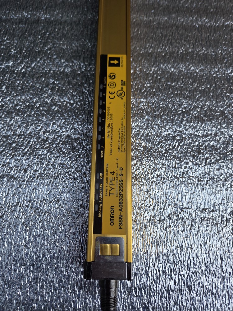 OMRON SAFETY LIGHT CURTAIN F3SN-A0832P25SS-S-D (중고) 오므론 에리어센서