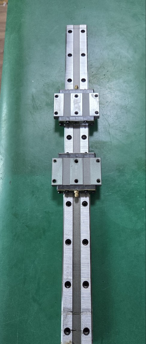 THK LM GUIDE HRW21+HRW21+RAIL 485L (중고)