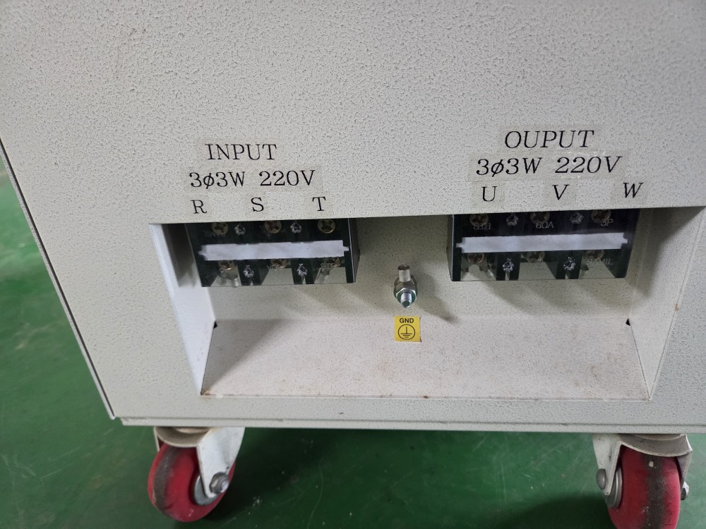 자동전압조정기 WEA-522 5KVA (중고)