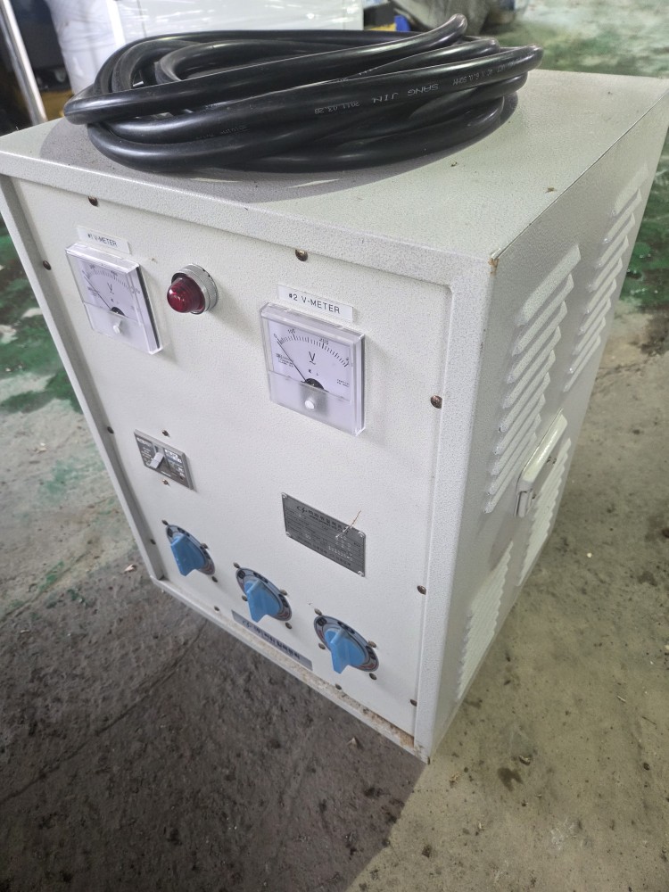 파워일렉트릭 전압조정기 3상 10KVA (중고)