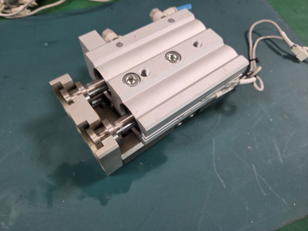 SMC SLIDE CYLINDER MXQ25L-30 (중고) 슬라이드 실린더