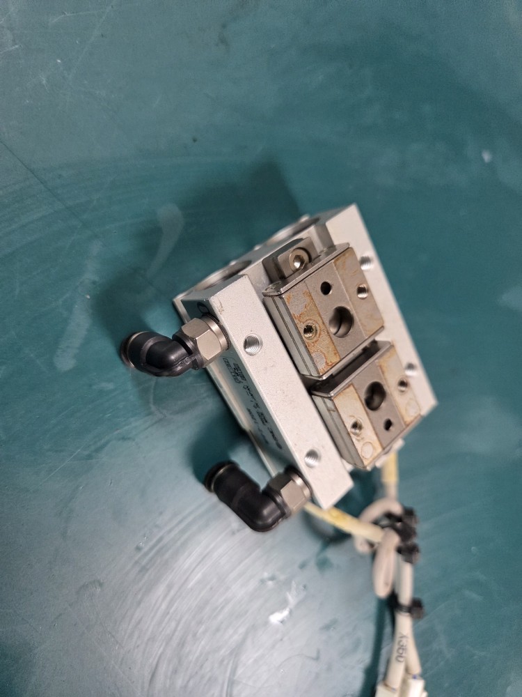 SMC CHUCK CYLINDER MHF2-12DR (중고) 척실린더