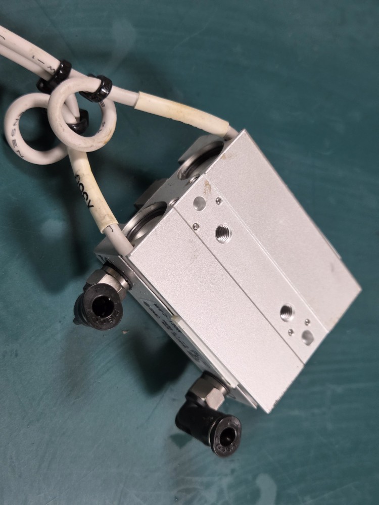 SMC CHUCK CYLINDER MHF2-12DR (중고) 척실린더